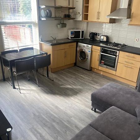 Spacious 4 Bedroom House Near Stokes Croft!! Central!!! Bristol Eksteriør billede