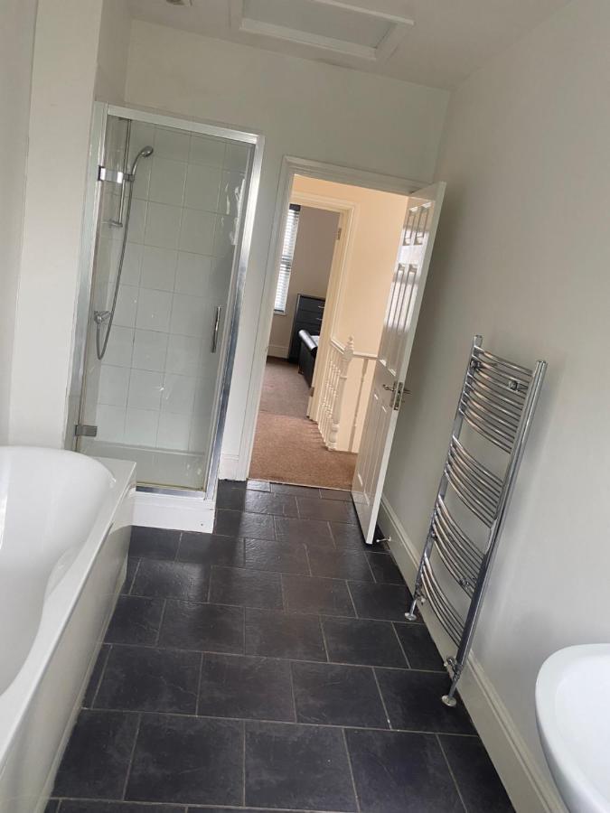 Spacious 4 Bedroom House Near Stokes Croft!! Central!!! Bristol Eksteriør billede