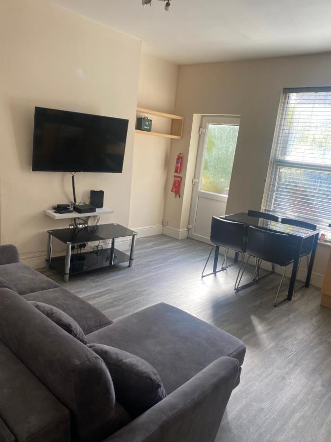 Spacious 4 Bedroom House Near Stokes Croft!! Central!!! Bristol Eksteriør billede